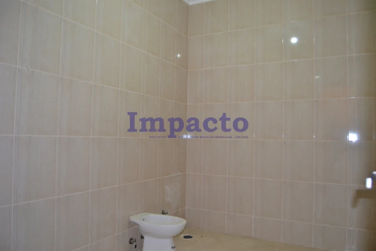 Moradia T6 para Venda em Fajões Foto 32