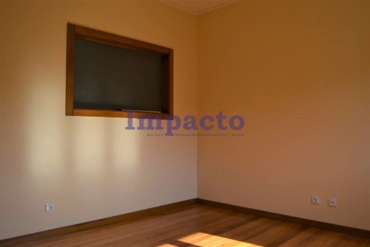 Moradia T6 para Venda em Fajões Foto 17