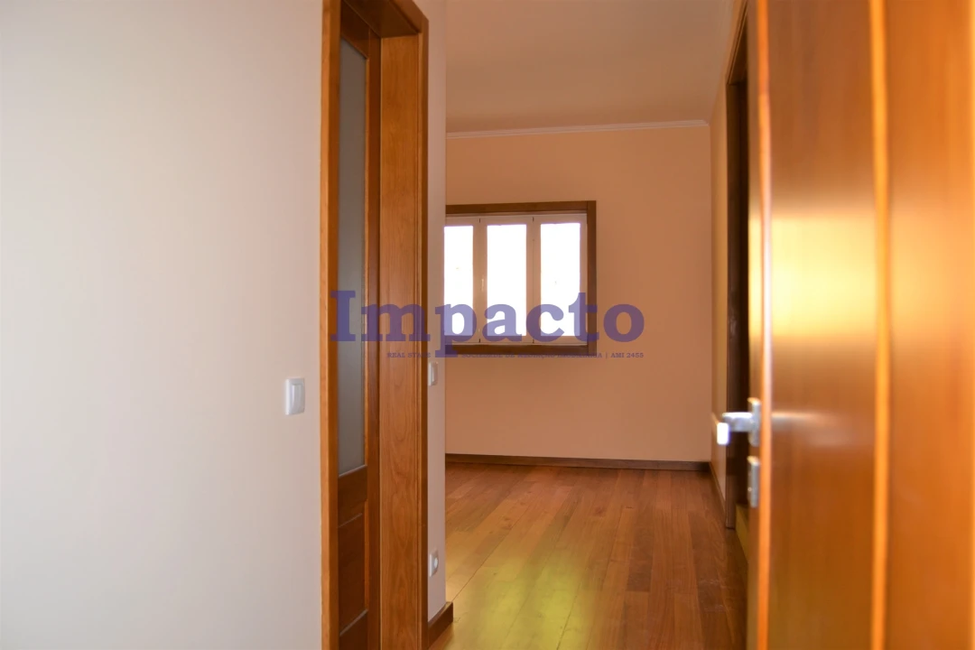 Moradia T6 para Venda em Fajões Foto 25