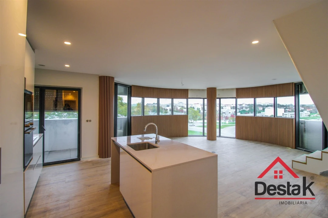 Apartamento T4 para Venda em Repeses e São Salvador Foto 2
