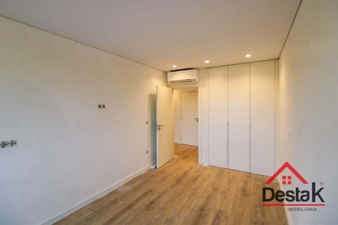 Apartamento T4 para Venda em Repeses e São Salvador Foto 10