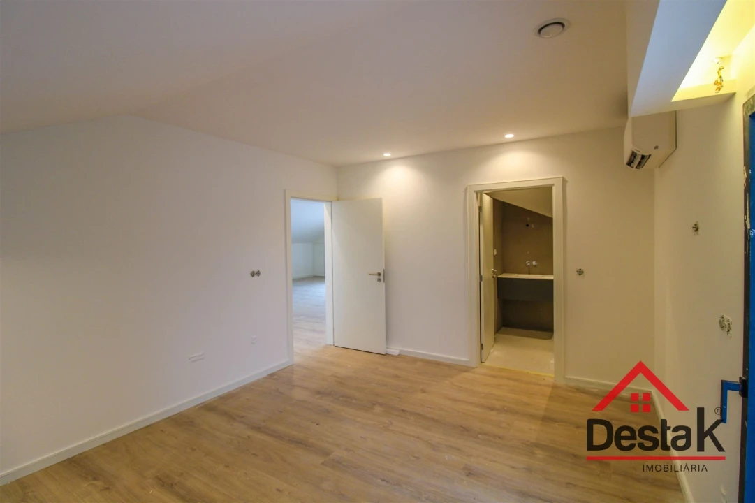Apartamento T4 para Venda em Repeses e São Salvador Foto 15