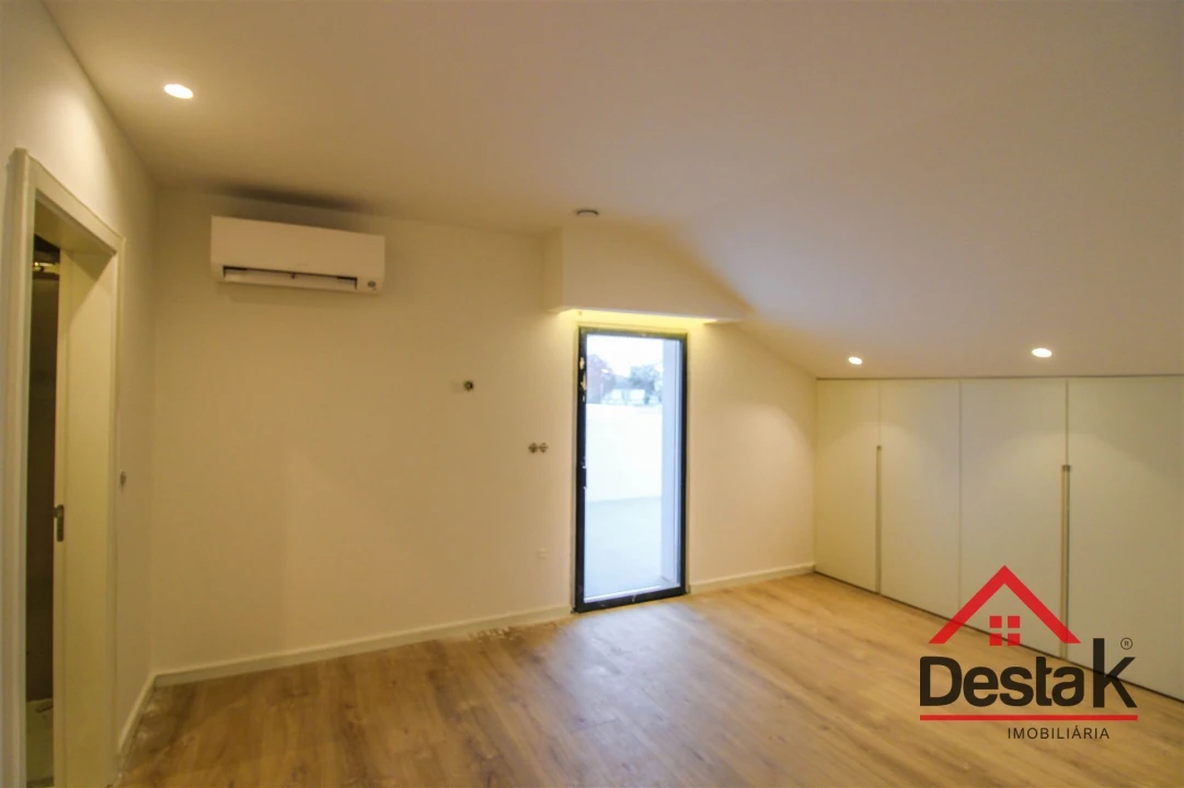 Apartamento T4 para Venda em Repeses e São Salvador Foto 14