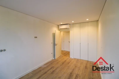 Apartamento T4 para Venda em Repeses e São Salvador