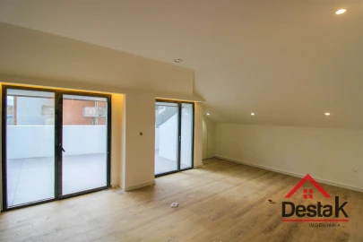 Apartamento T4 para Venda em Repeses e São Salvador