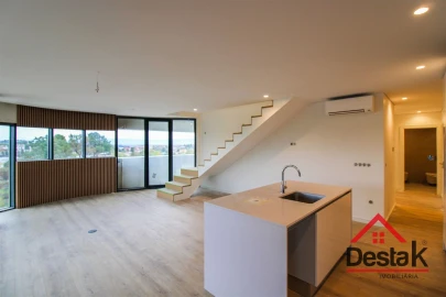 Apartamento T4 para Venda em Repeses e São Salvador