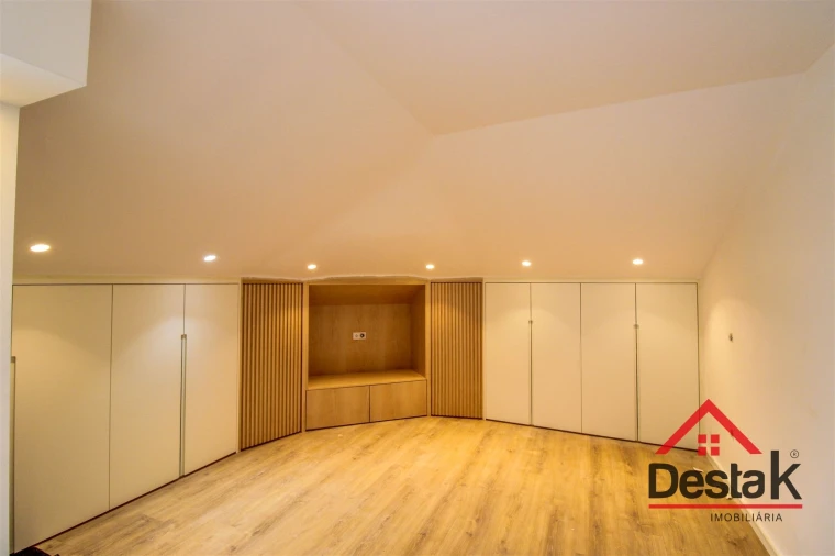 Apartamento T4 para Venda em Repeses e São Salvador Foto 12