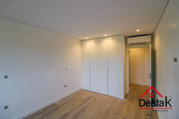 Apartamento T4 para Venda em Repeses e São Salvador Foto 8
