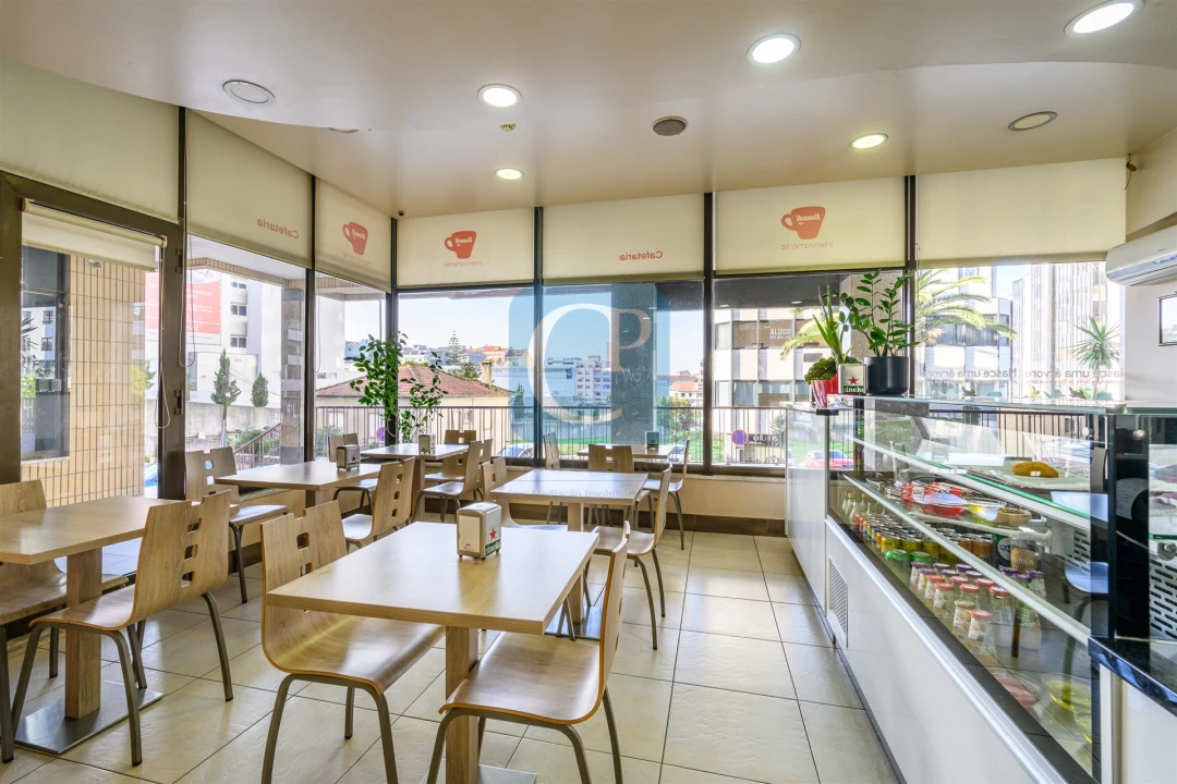 Loja para Trespasse em Mafamude e Vilar do Paraíso Foto 2