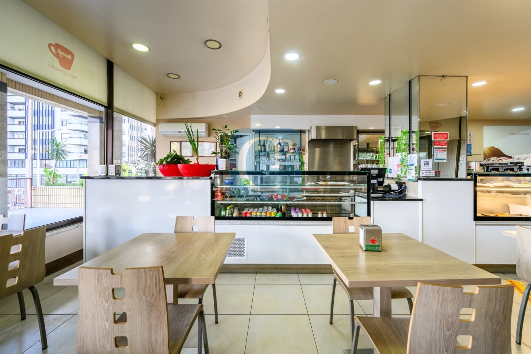 Loja para Trespasse em Mafamude e Vilar do Paraíso Foto 3