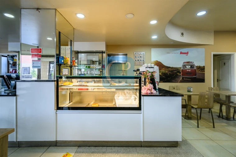 Loja para Trespasse em Mafamude e Vilar do Paraíso Foto 4