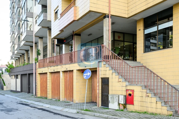 Loja para Trespasse em Mafamude e Vilar do Paraíso Foto 14