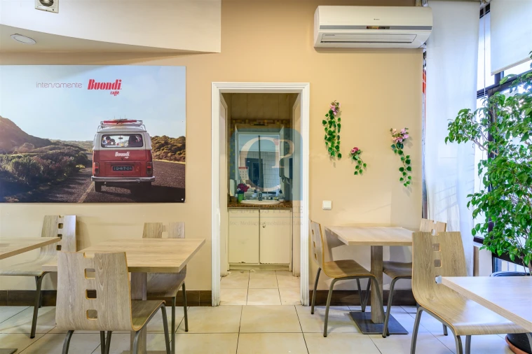 Loja para Trespasse em Mafamude e Vilar do Paraíso Foto 9