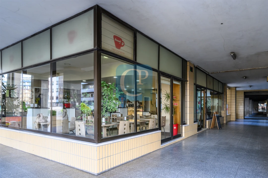 Loja para Trespasse em Mafamude e Vilar do Paraíso Foto 13