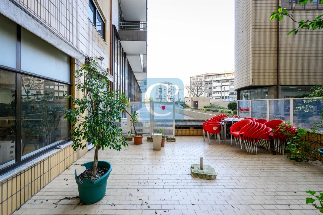 Loja para Trespasse em Mafamude e Vilar do Paraíso Foto 10