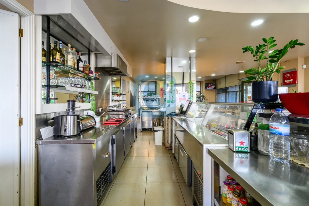 Loja para Trespasse em Mafamude e Vilar do Paraíso Foto 7