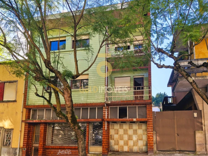 Prédio para Venda em São João da Madeira Foto 1