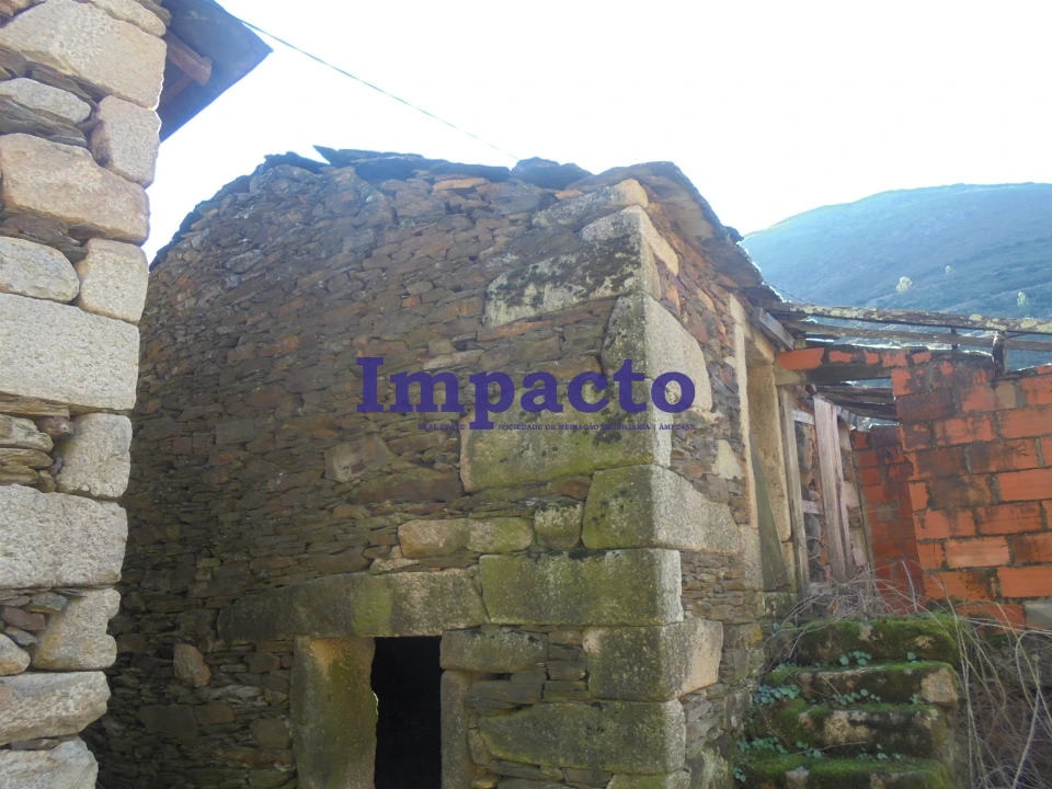 Moradia T0 para Venda em Covelo de Paivó e Janarde Foto 5