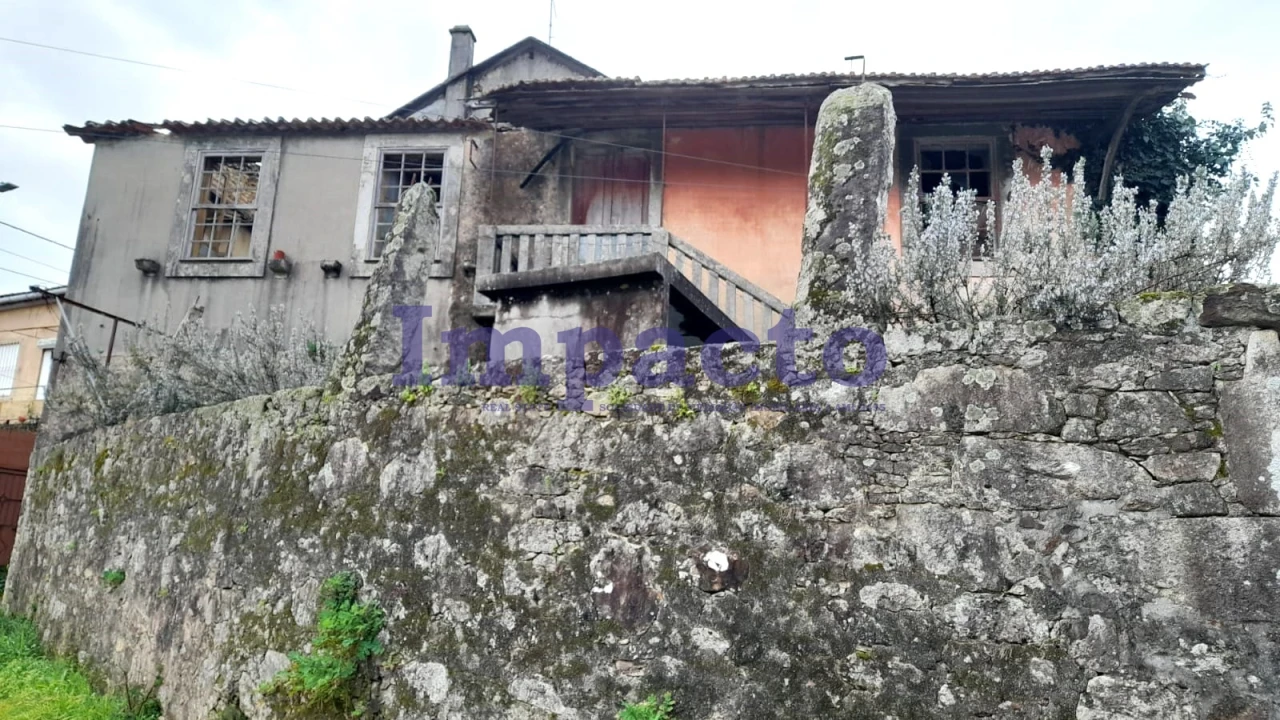 Moradia T3 para Venda em Milheiros de Poiares Foto 2