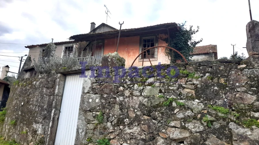 Moradia T3 para Venda em Milheiros de Poiares Foto 4