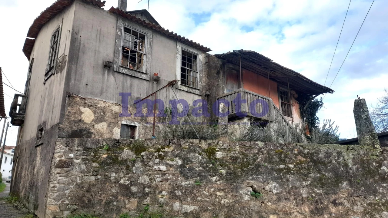 Moradia T3 para Venda em Milheiros de Poiares Foto 3