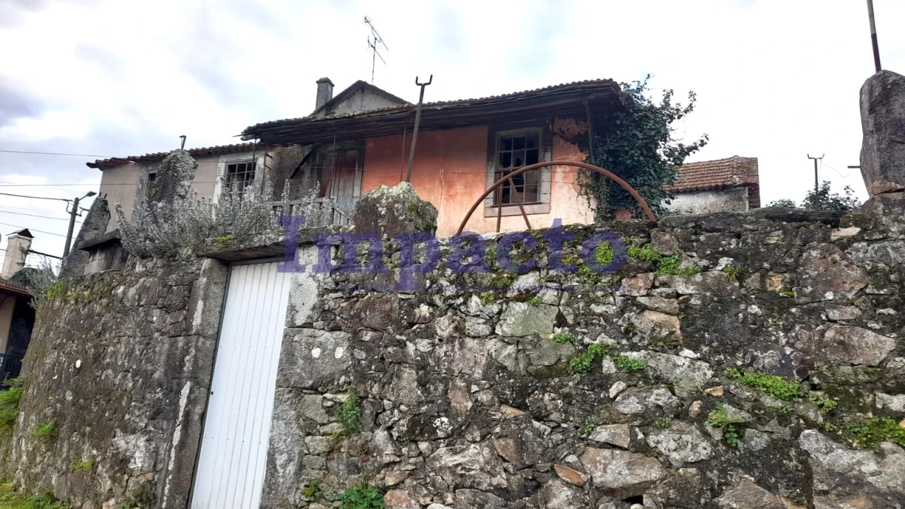 Moradia T3 para Venda em Milheiros de Poiares Foto 4