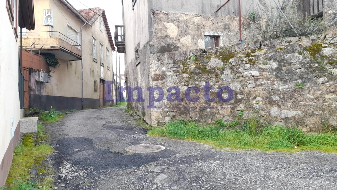 Moradia T3 para Venda em Milheiros de Poiares Foto 8