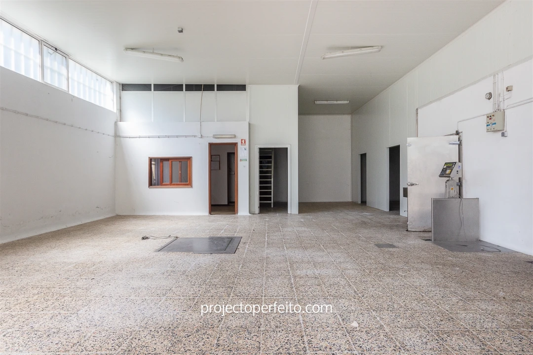 Armazém para Venda em Valega Foto 6