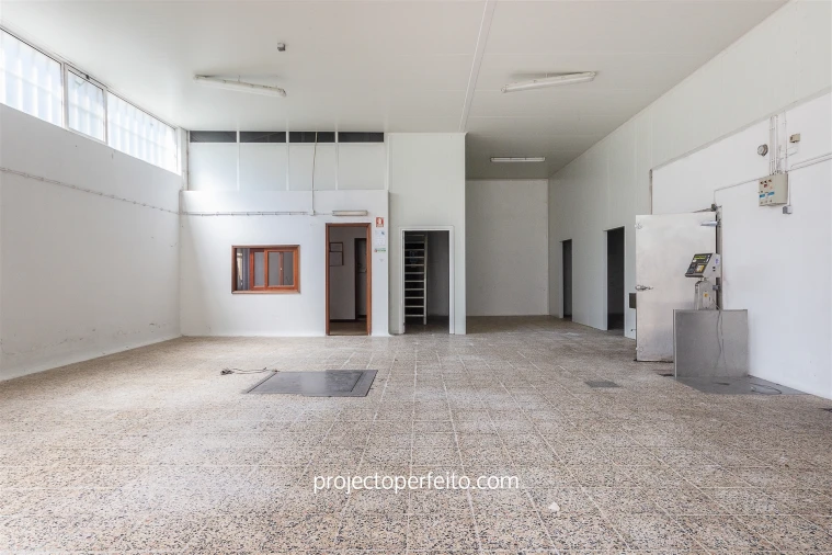Armazém para Venda em Valega Foto 6