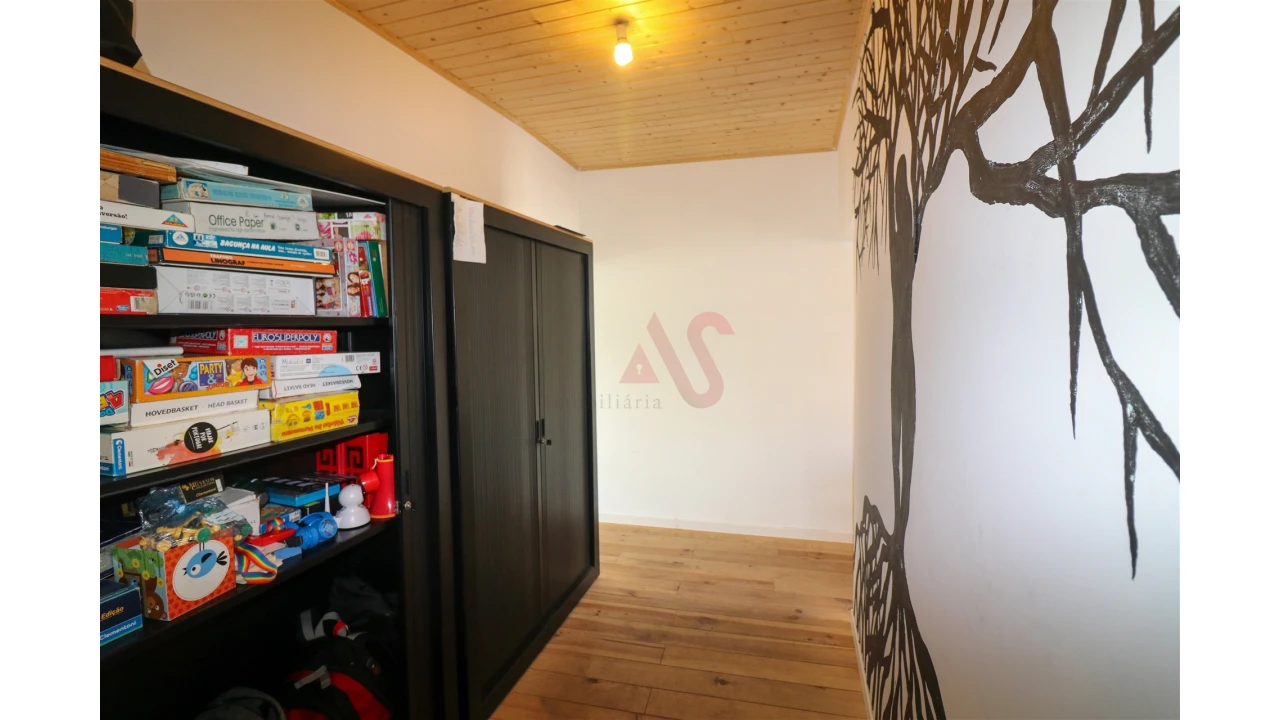 Prédio para Venda em Oliveira, São Paio e São Sebastião Foto 2