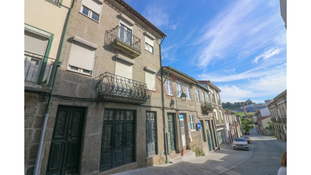 Prédio para Venda em Oliveira, São Paio e São Sebastião Foto 28