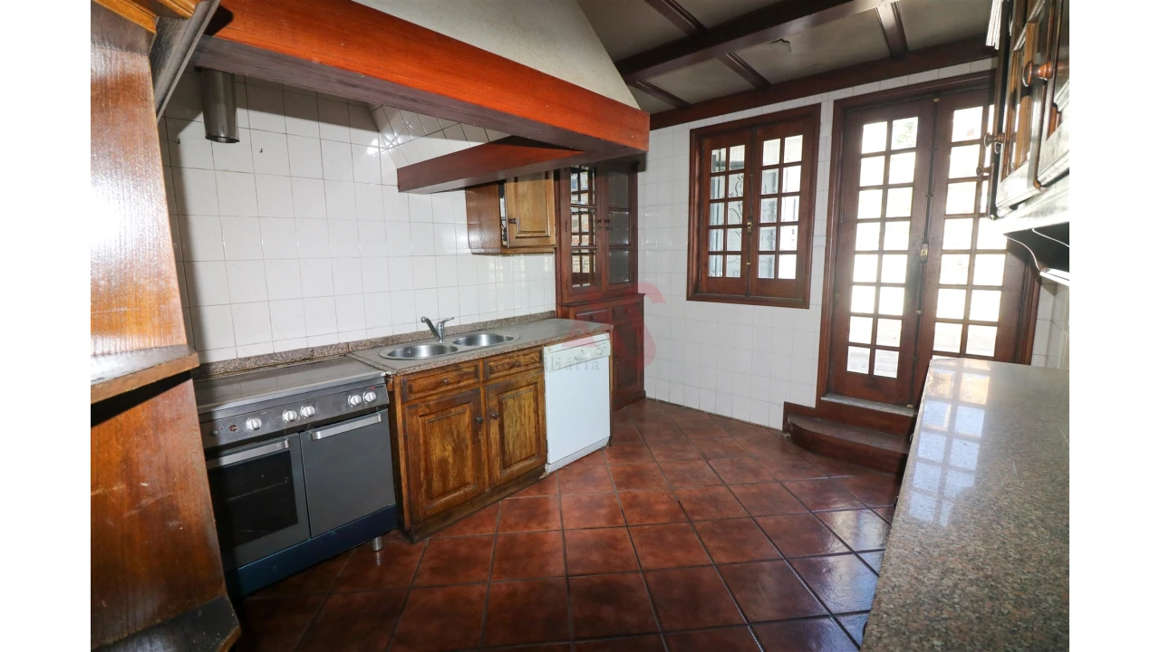 Prédio para Venda em Oliveira, São Paio e São Sebastião Foto 26