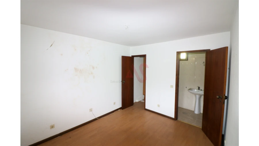 Prédio para Venda em Oliveira, São Paio e São Sebastião Foto 12