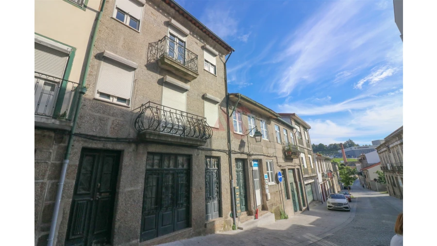 Prédio para Venda em Oliveira, São Paio e São Sebastião Foto 28