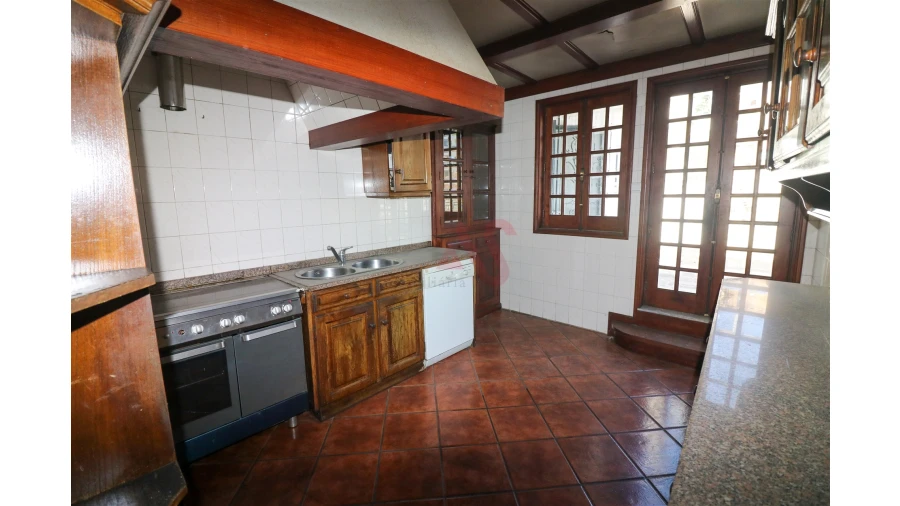 Prédio para Venda em Oliveira, São Paio e São Sebastião Foto 26