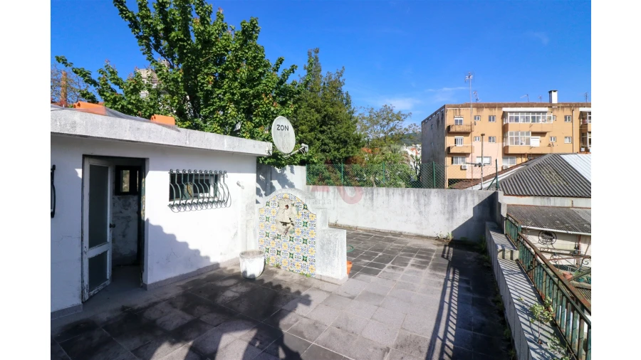 Prédio para Venda em Oliveira, São Paio e São Sebastião Foto 22