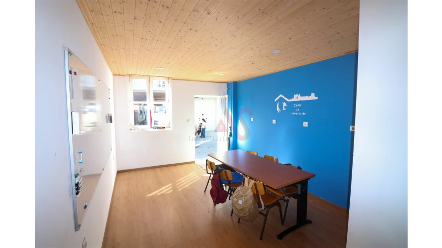 Prédio para Venda em Oliveira, São Paio e São Sebastião Foto 3