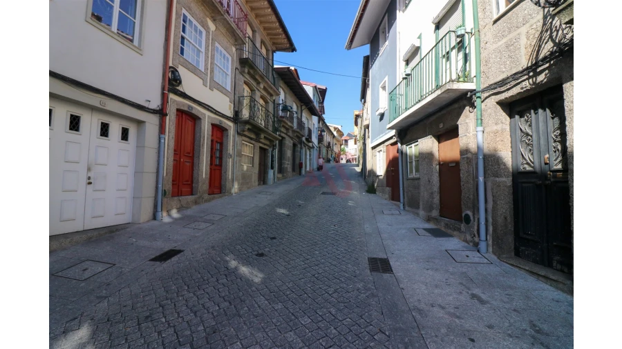 Prédio para Venda em Oliveira, São Paio e São Sebastião Foto 4