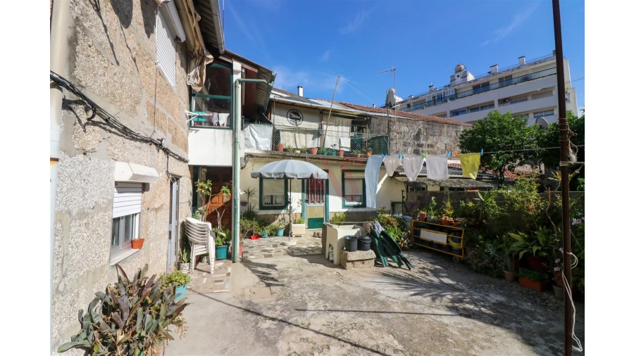 Prédio para Venda em Oliveira, São Paio e São Sebastião Foto 9