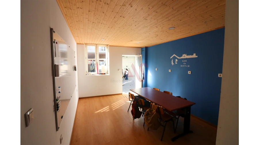 Prédio para Venda em Oliveira, São Paio e São Sebastião Foto 6