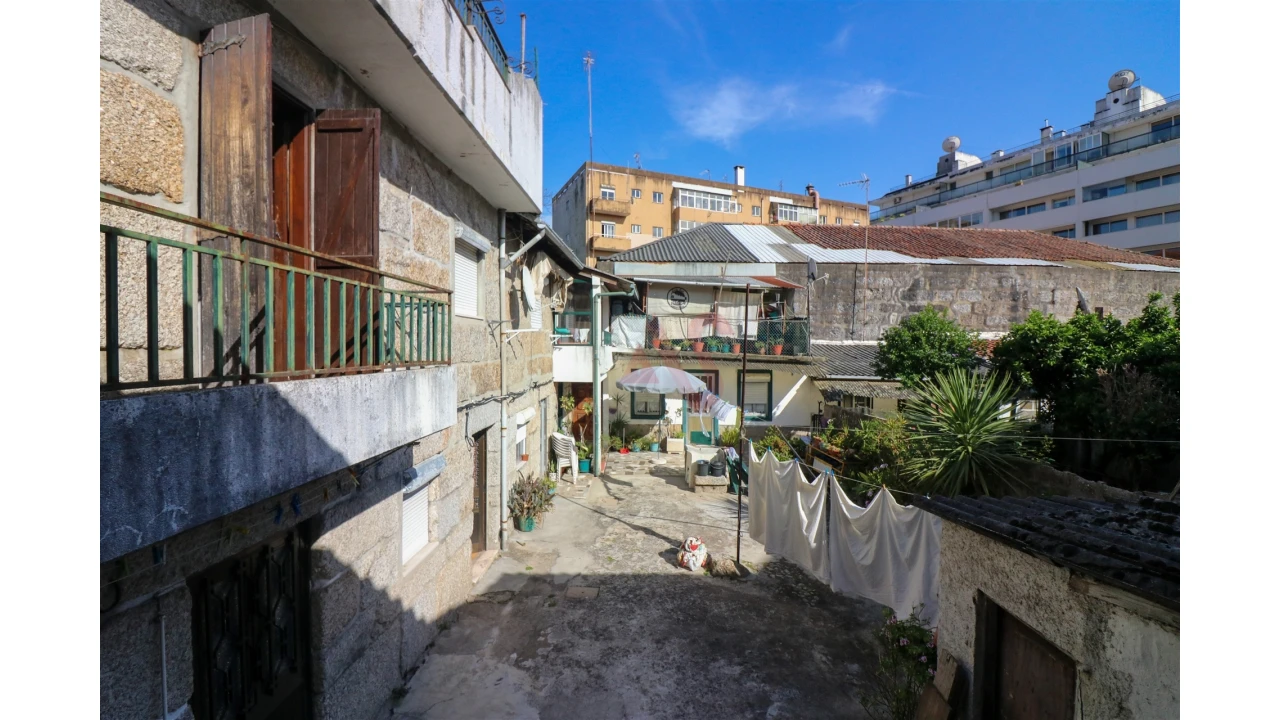 Prédio para Venda em Oliveira, São Paio e São Sebastião Foto 8