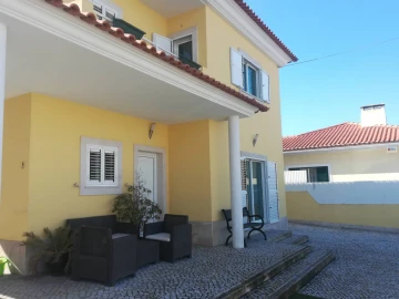 Moradia T4 para Venda em Fernao Ferro