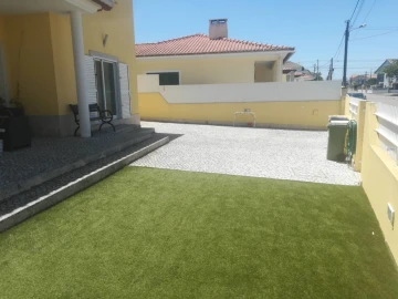 Moradia T4 para Venda em Fernao Ferro