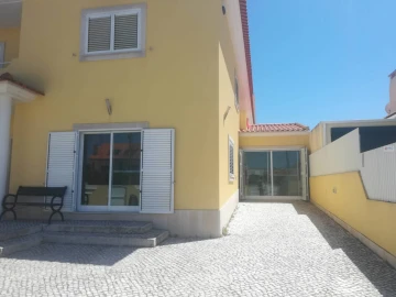 Moradia T4 para Venda em Fernao Ferro