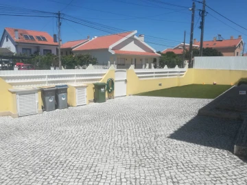 Moradia T4 para Venda em Fernao Ferro