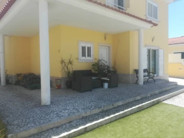 Moradia T4 para Venda em Fernao Ferro