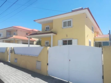 Moradia T4 para Venda em Fernao Ferro