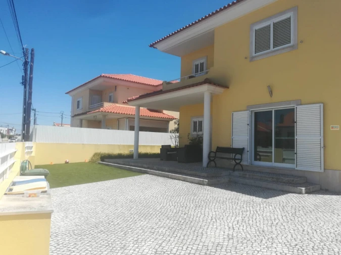 Moradia T4 para Venda em Fernao Ferro Foto 3