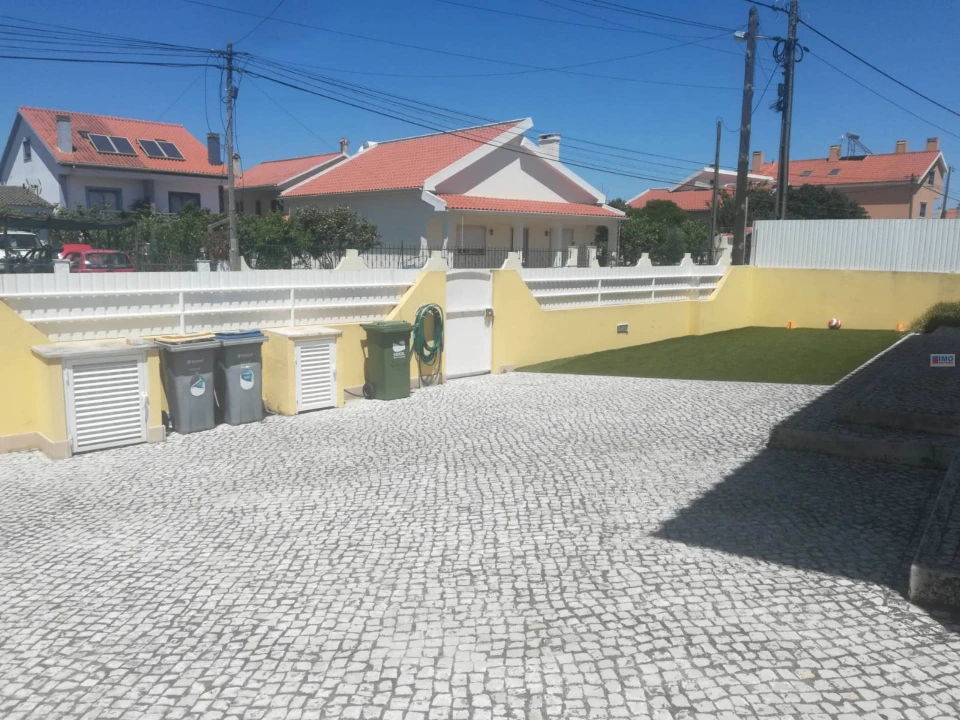 Moradia T4 para Venda em Fernao Ferro Foto 7