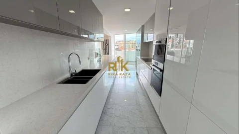 Apartamento T4 para Venda em Funchal (Se)